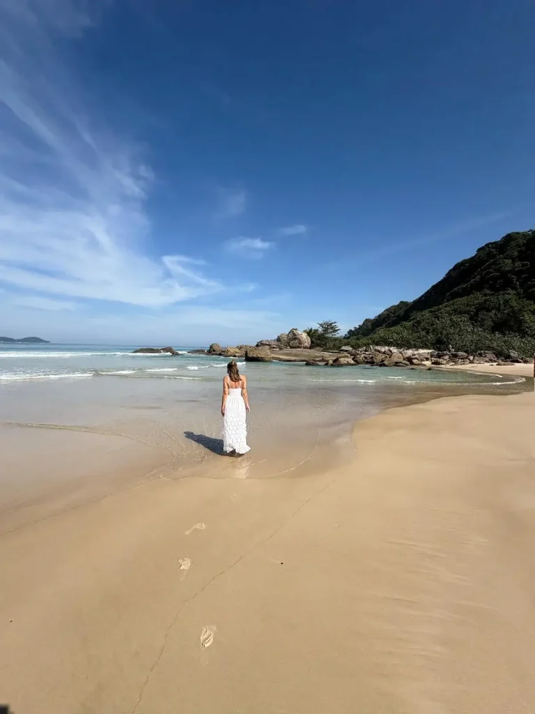 Pleine conscience et connexion à soi en bord de mer - Manon Pugliese coaching